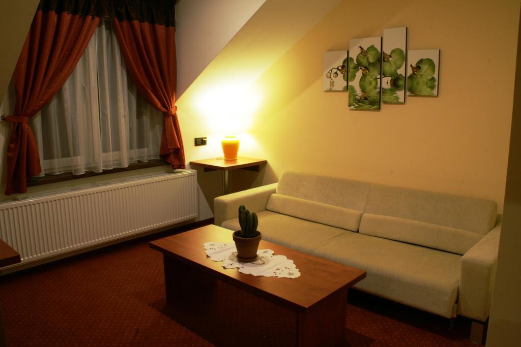 Hotel Kuznia Oberza Polska 위소미체 객실 사진