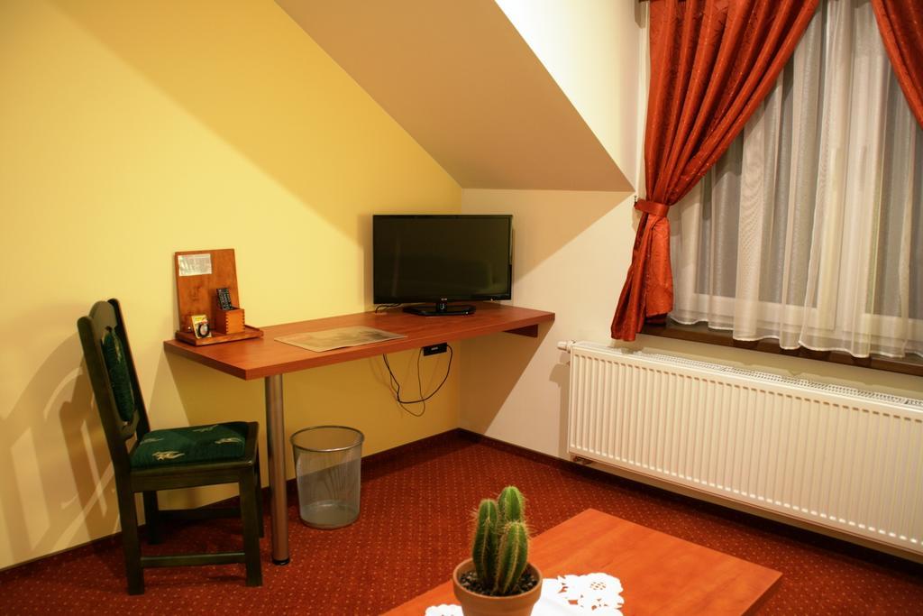 Hotel Kuznia Oberza Polska 위소미체 객실 사진