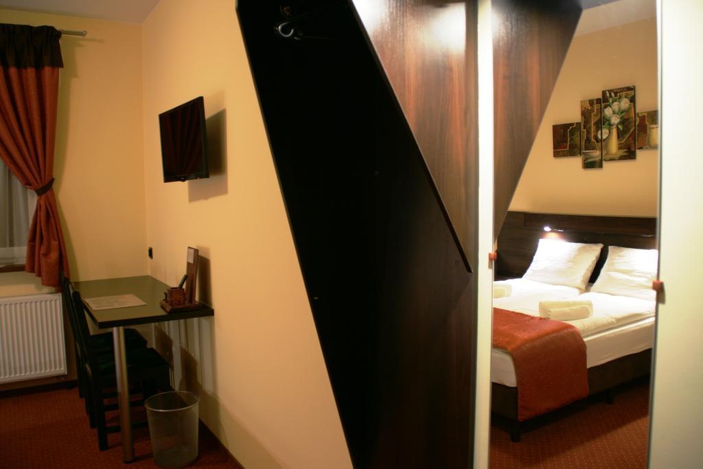 Hotel Kuznia Oberza Polska 위소미체 객실 사진