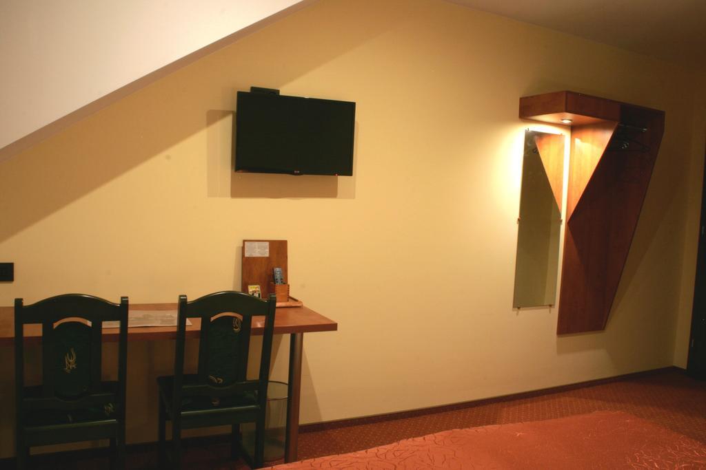 Hotel Kuznia Oberza Polska 위소미체 객실 사진