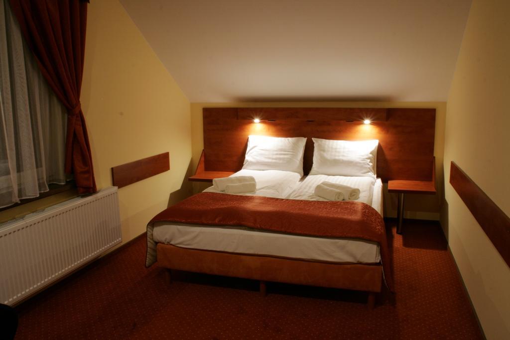 Hotel Kuznia Oberza Polska 위소미체 객실 사진