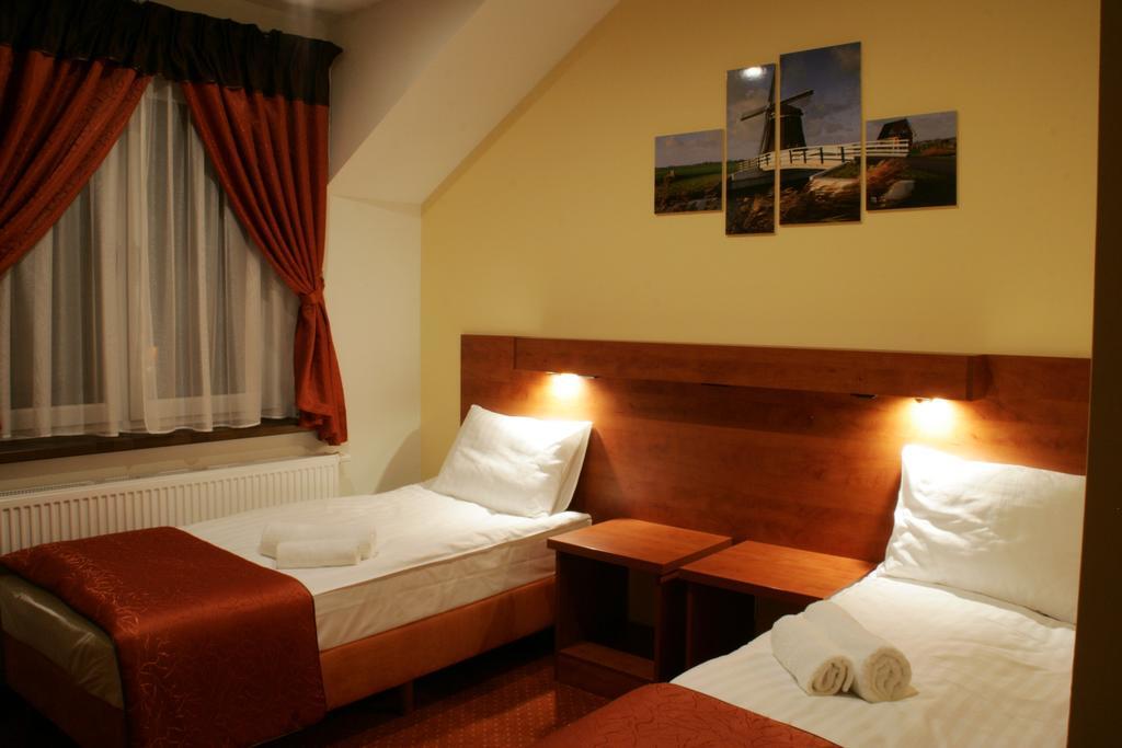 Hotel Kuznia Oberza Polska 위소미체 객실 사진